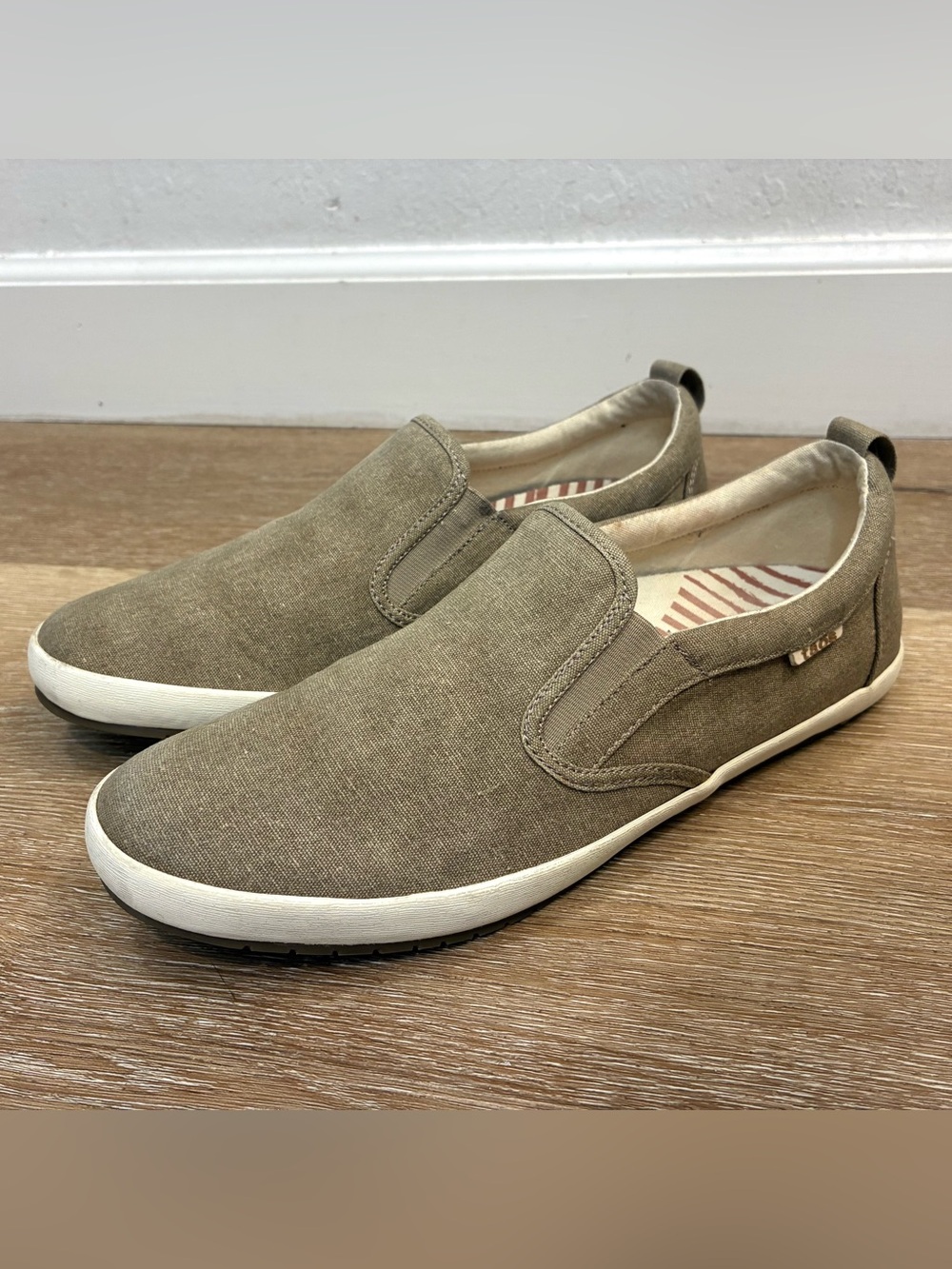 Taos Dandy Slip-On Shoes In A Gray Wash Canvas Finish Women’s US 11 EU 42